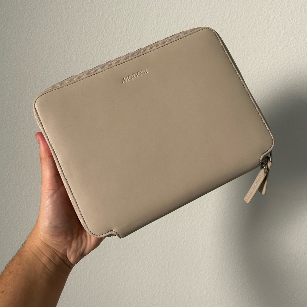 NWOT Monos Folio Kit